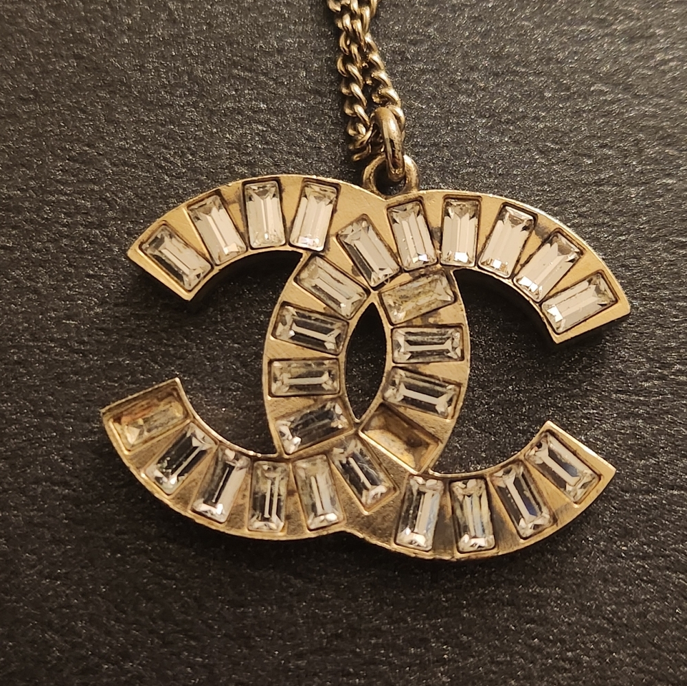 Pre-loved Chanel Crystal necklace